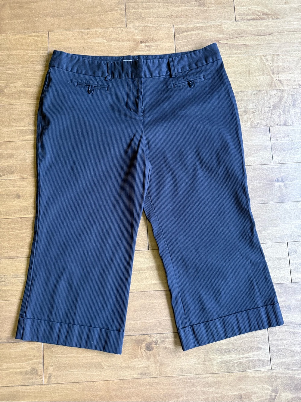 Ricki's Black Pinstripe Cropped Capris